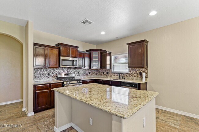 Building Photo - 405 Saltford Pl