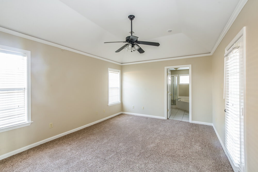 Building Photo - 1550 Far Dr