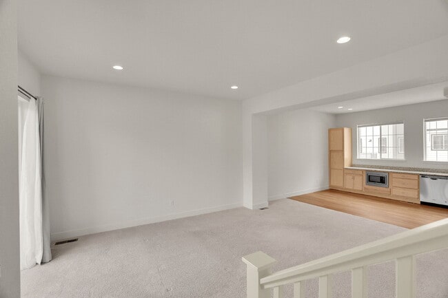Building Photo - $2,680 - 2 Bed, 2.5 Bath Townhome in Broom...