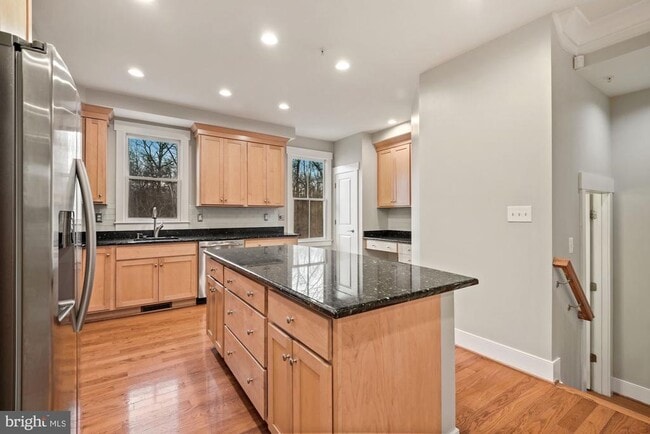 Building Photo - 2735 Cassedy St
