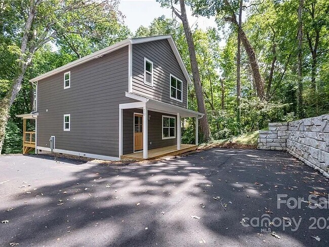 Building Photo - 10 Beryl Ct