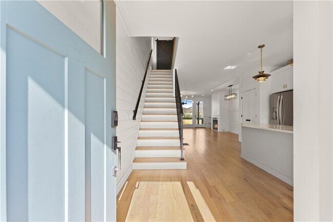 Building Photo - 35 Cottonwood St