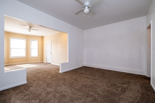 Building Photo - 627 Hague St