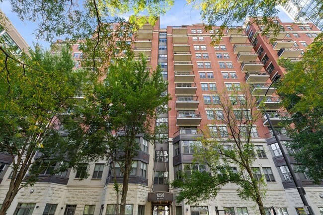Primary Photo - 1250 S Indiana Ave