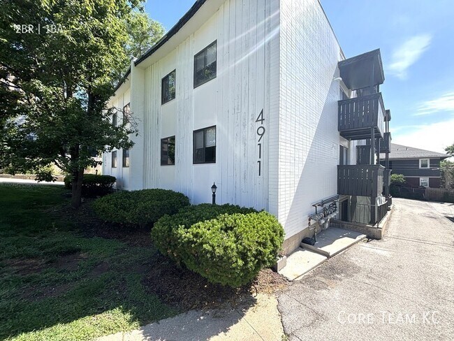 Building Photo - 4903 Walnut St