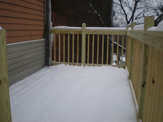 Building Photo - College Rental - South Side