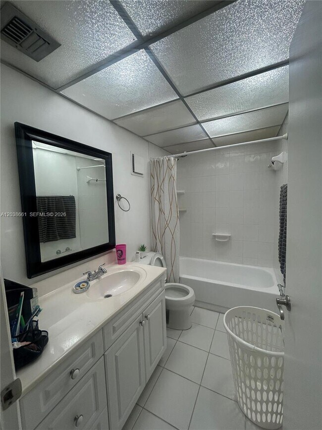 Building Photo - 10875 SW 112th Ave