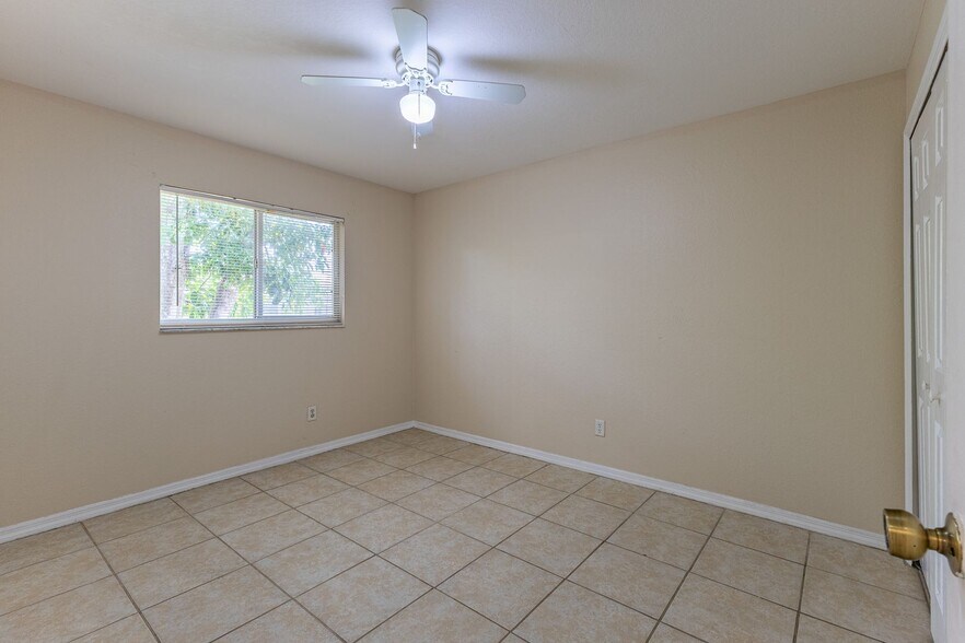 Building Photo - 3/2 Home with Garage Available NOW