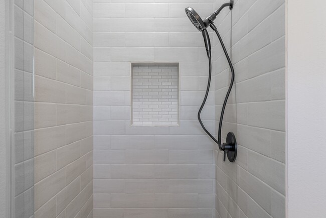 Building Photo - 719 Eleanor Ave