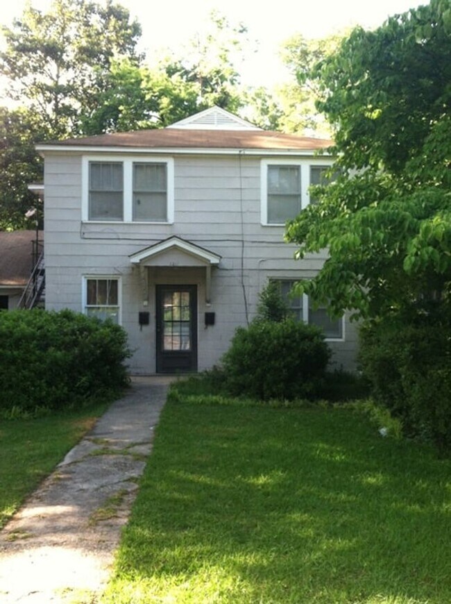 Building Photo - 2211 1/2 Oceola Drive