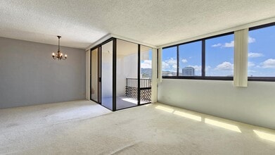 Building Photo - 1571 Piikoi St