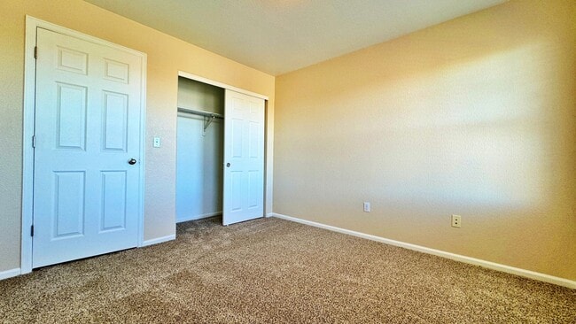 Building Photo - Fantastic NEWER Paint NEWER Carpet 2 Bed 2...