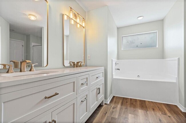 Building Photo - 7181 Windmill Pl S