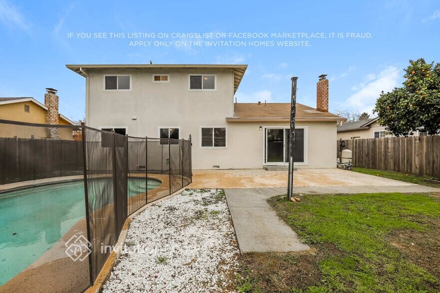 Building Photo - 824 Blue Bill Way