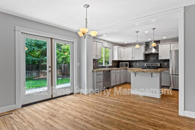 Building Photo - 6018 N Silver Maple Ave
