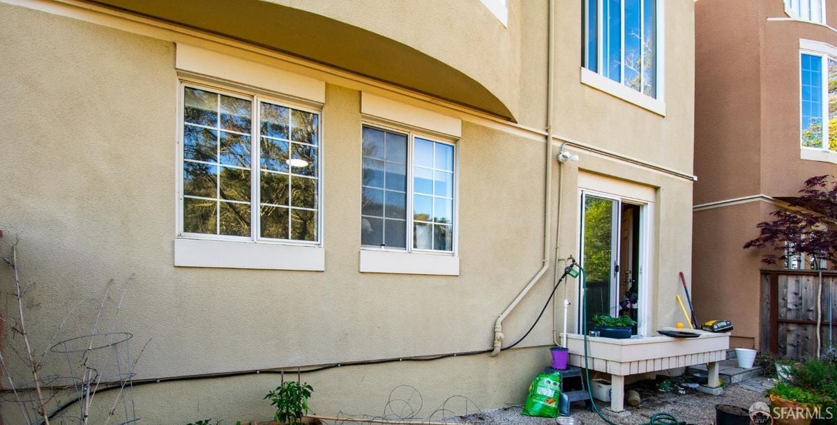 Building Photo - 127 Knockash Hill