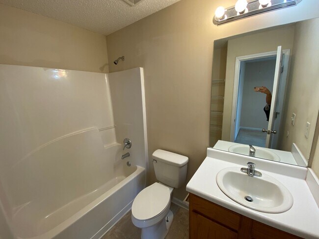 Building Photo - BRIDGEWATER HOME! PRE-LEASING FOR AUGUST 1 2026! 1/2 Off Deposit!