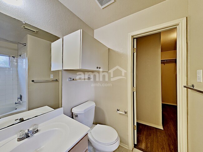 Building Photo - 4974 Bending Elms