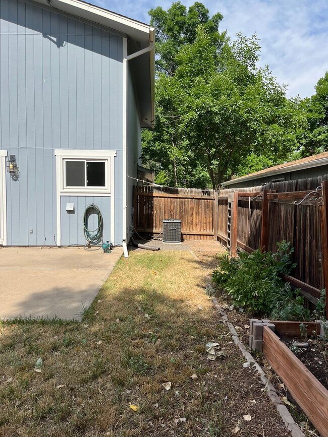 Building Photo - 3 Bed 2.5 Bath Single-Family Home on Cul-De-Sac w/ Large Fenced Backyard, Garage