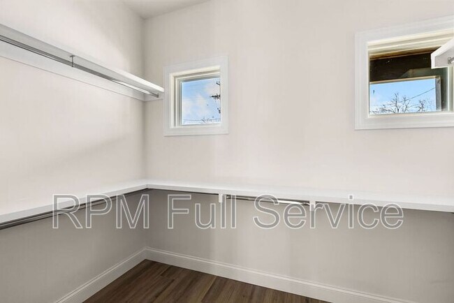 Building Photo - 2134 25th Ave N