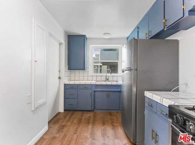 Building Photo - 5913 Overhill Dr