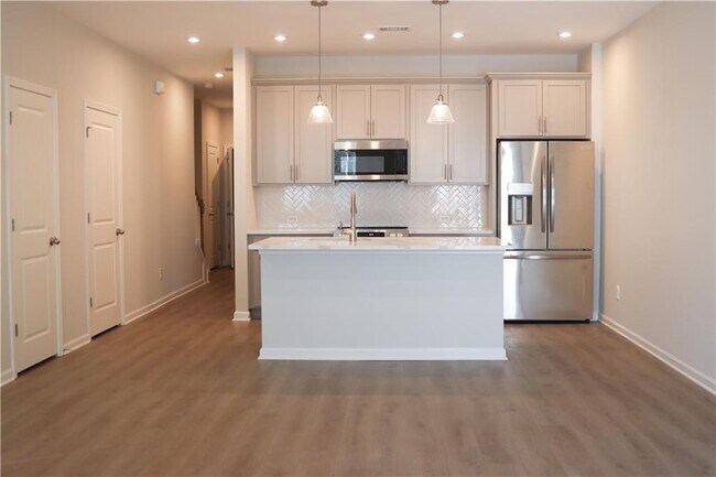 Building Photo - 481 Crown Dr