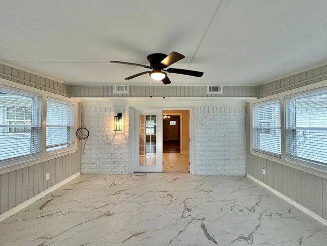 Building Photo - Charming Single-Story Brick Home Available! Whitehouse ISD!