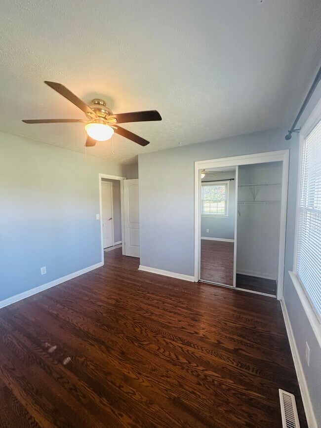 Building Photo - Charming 3 Bedroom Home in Fern Creek – Great Layout & Location