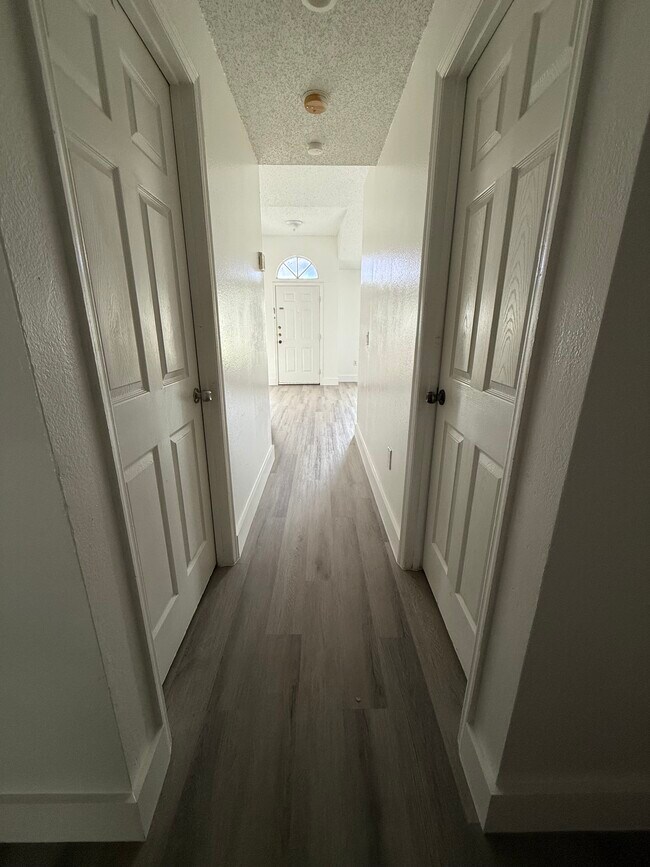 Building Photo - 6921 Long Needle Ct