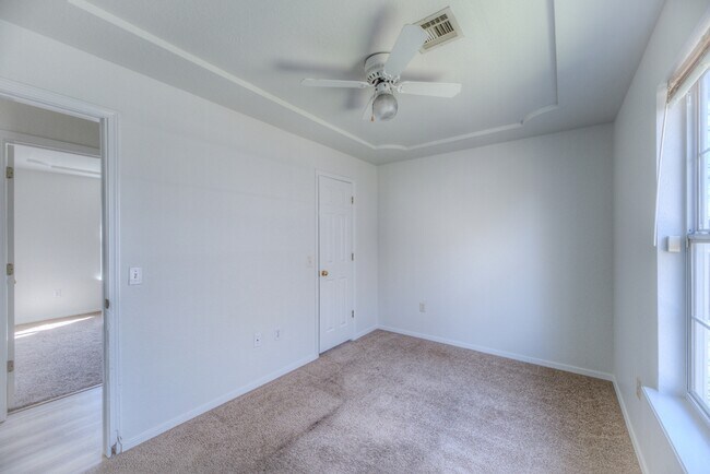 Building Photo - 1712 W 57th Pl