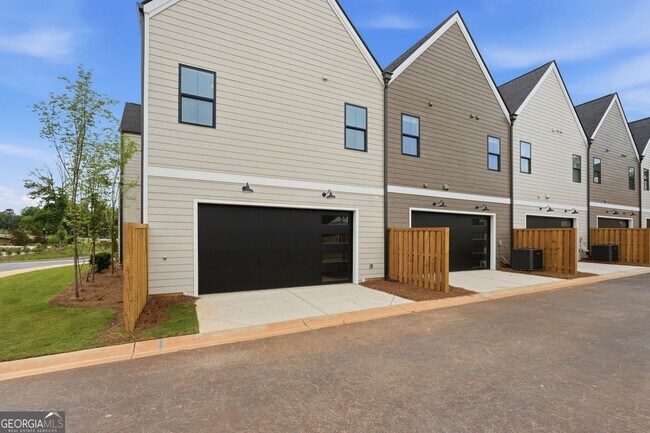Building Photo - 39 Peony St