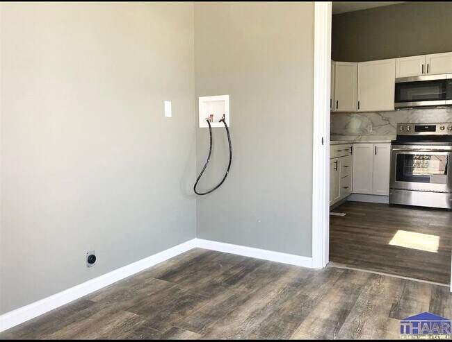 Building Photo - Charming North Side 2BR Home – Updated & M...