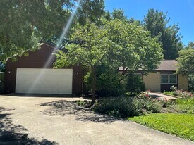 Building Photo - 2209 Grange Cir