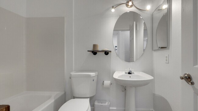 Building Photo - AMAZING COMPLETELY REMODELED CONDO IN SUMM...