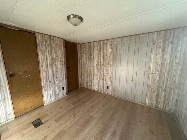 Building Photo - 450 Harmon Ln