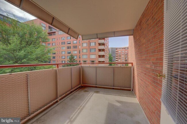 Building Photo - 1021 Arlington Blvd