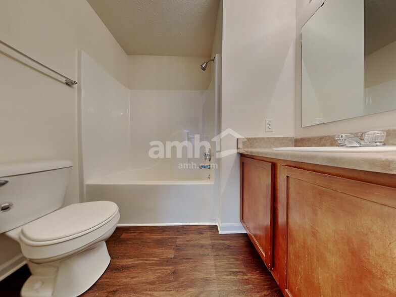 Building Photo - 6154 N Woodhaven Dr