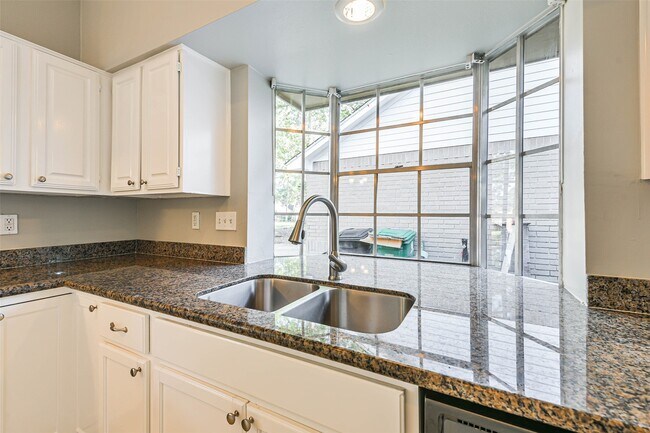 Building Photo - 5507 Village Springs Dr