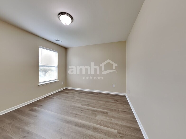 Building Photo - 204 Short Woods Ct