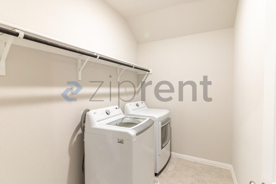 Building Photo - 120 Baron Von Gator Dr