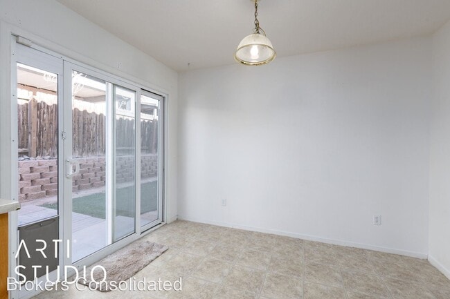 Building Photo - 3 br, 2.5 bath House - 925 Rivers Bend Dr.