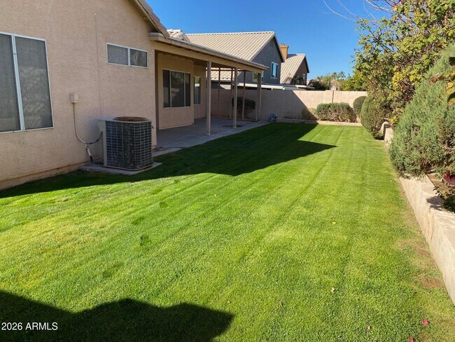 Building Photo - 3358 E Wickieup Ln