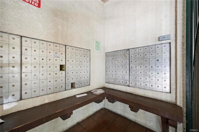 Building Photo - 5460 White Oak Ave
