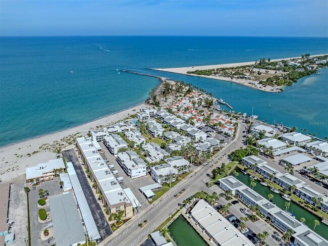 Building Photo - 1400 Tarpon Center Dr