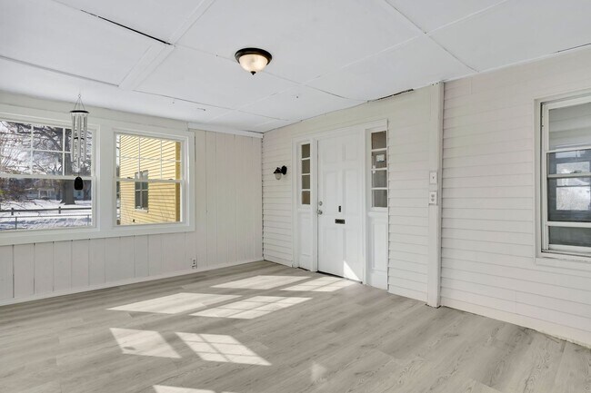 Building Photo - 157-159 Pleasant Street