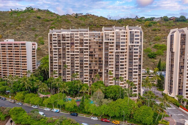 Building Photo - 521 Hahaione St
