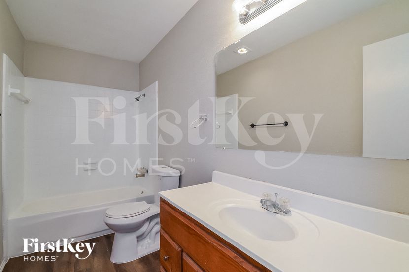 Building Photo - 5702 Magnolia Ln