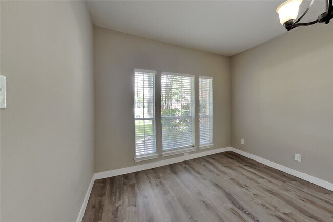 Building Photo - 30802 Sifton Dr