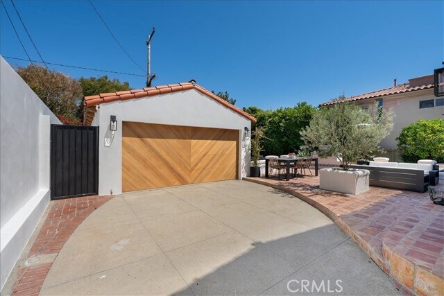 Building Photo - 554 S Helberta Ave