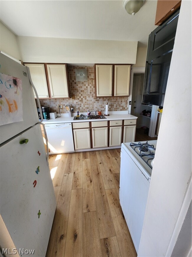 Building Photo - 1388 Lakewood Ave